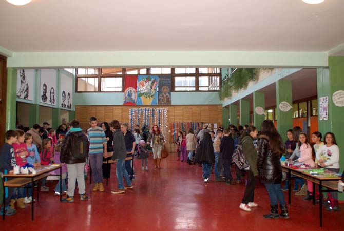 Karácsonyi vásár a Zmaj iskolaában 2015. december 22. képek